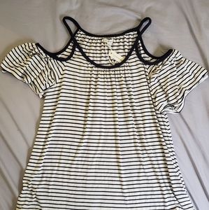 New Max Studio Cold shoulder top